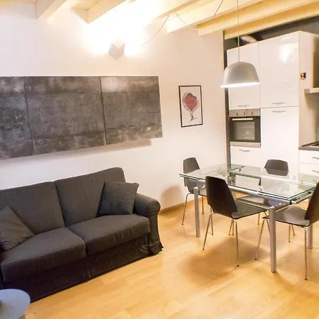 Cozy Navigli Apartment
