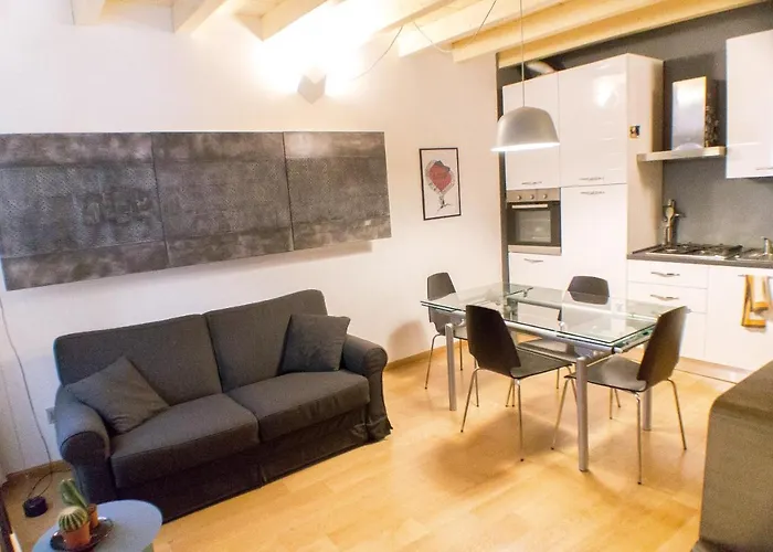 Cozy Navigli Apartment